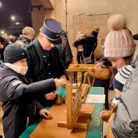 Spiel und Spaß mit traditionellen Holzspielen